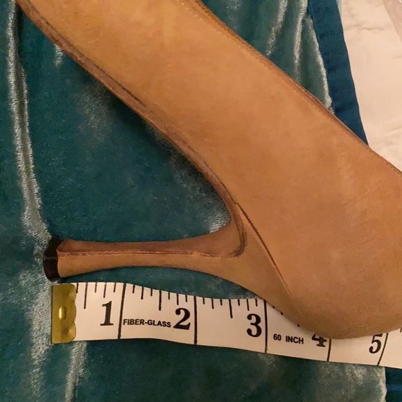 Manolo Blahnik Suede Point Toe Pump 38.5 - Picture 5 of 5